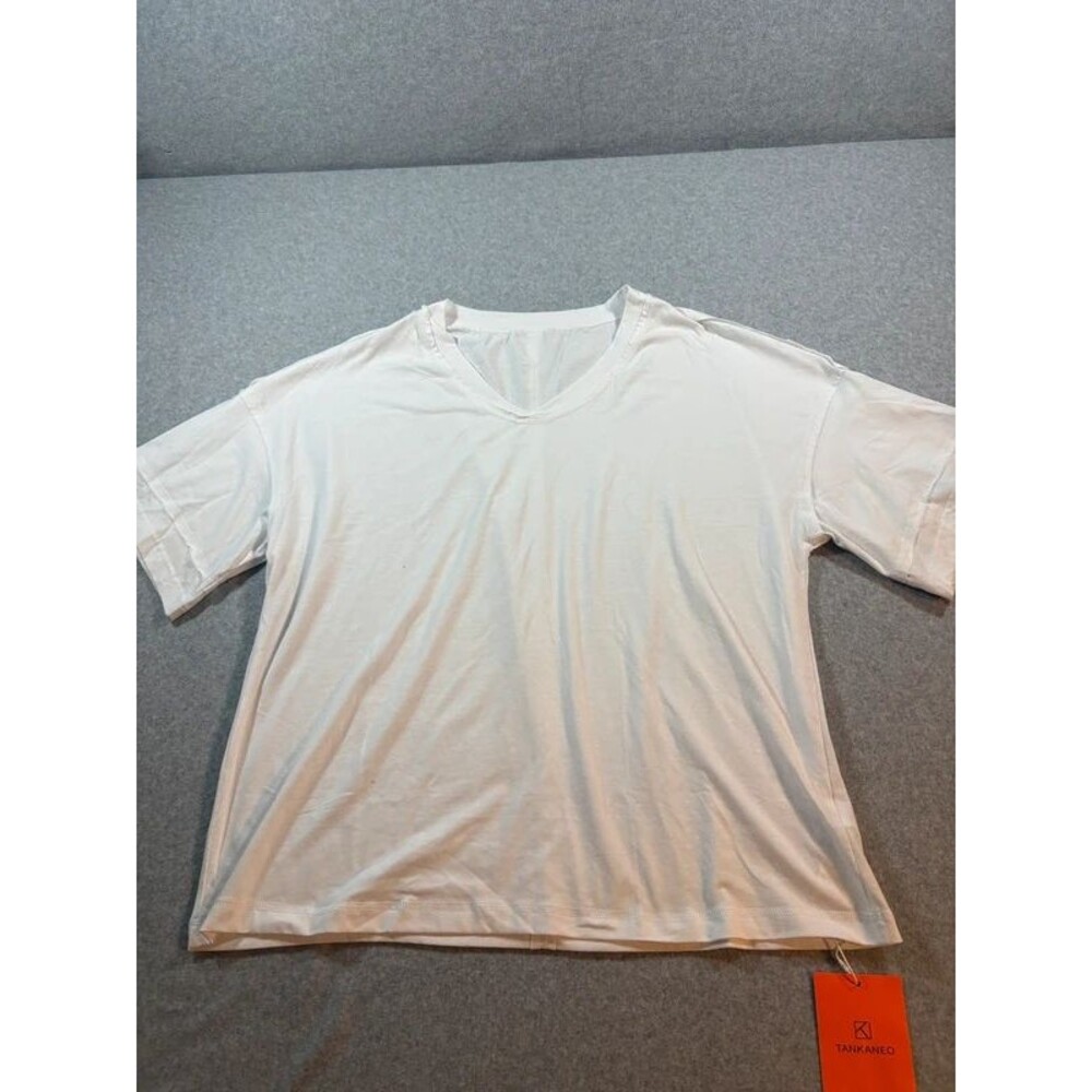 Oversized / loose-fit V-neck short-sleeve tee